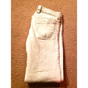 White cropped capri jeans